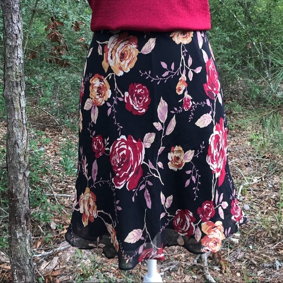 Ann Taylor Floral Skirt Size 2P - Picture 3 of 7